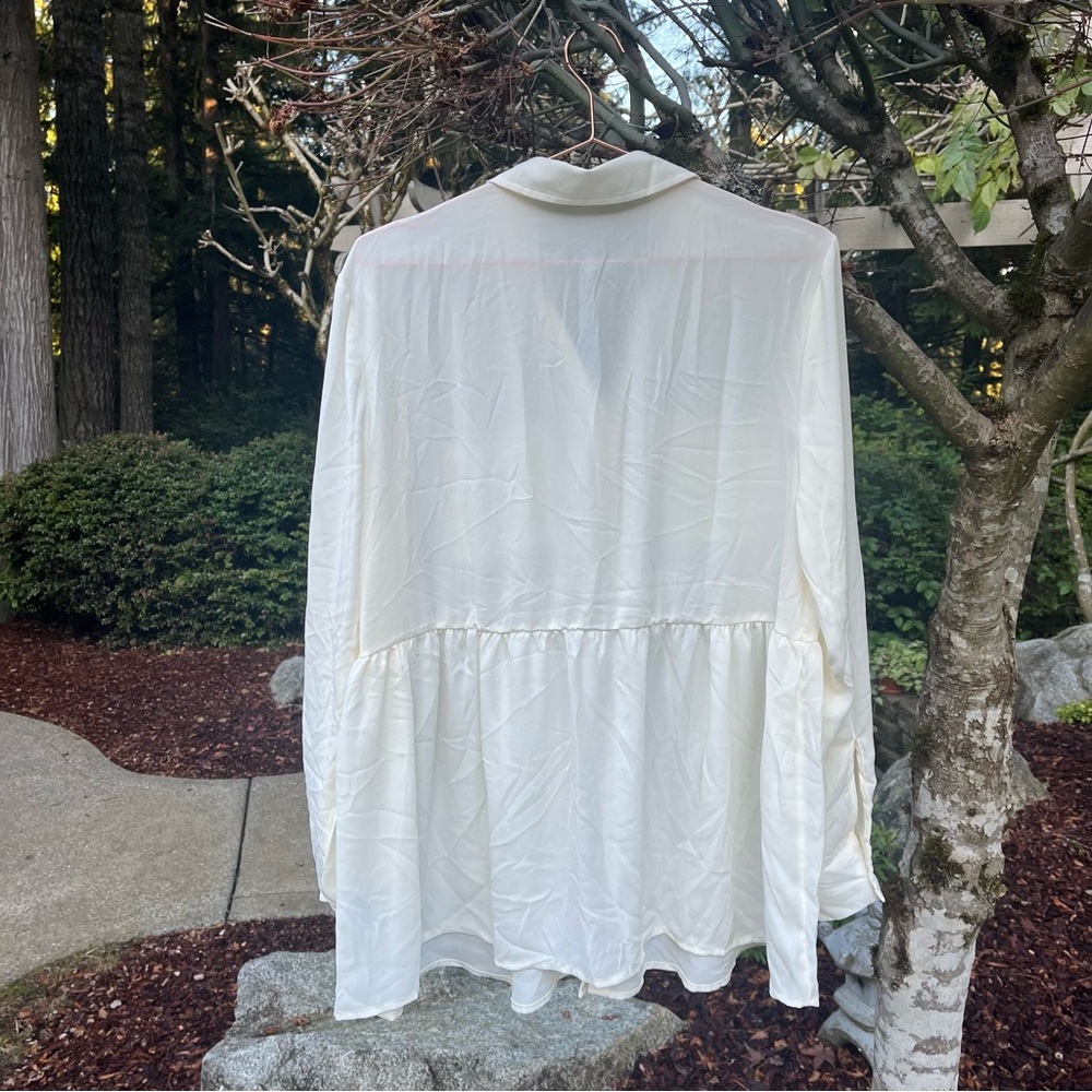 🤍 Flowy White Maternity Button-Down Blouse – Light, Airy & Bump-Friendly 🤍 - Picture 2 of 6
